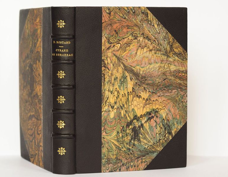 E. Rostand, Cyrano de Bergerac. - Demi-chagrin 5 nerfs à coins, fleurons, papier marbré
