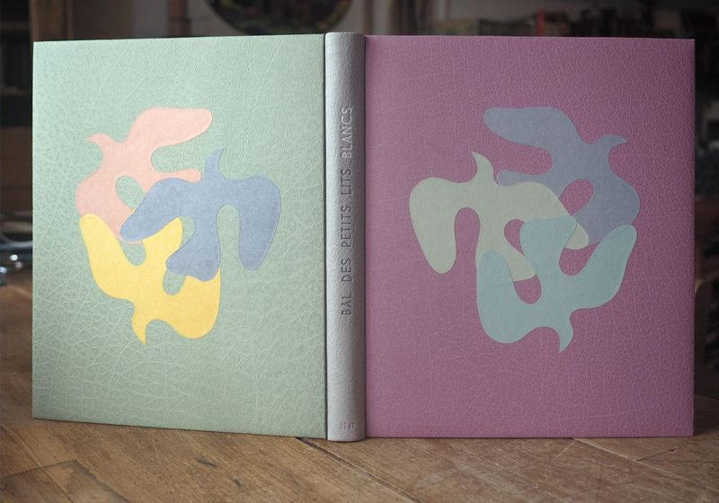 Bal des petits lits blancs - Plats rapportés avec incrustation de papier